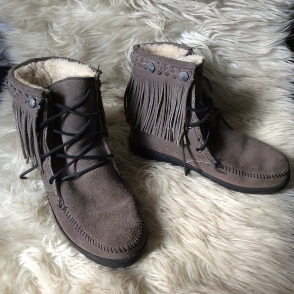 Minnetonka Shoes - Minnetonka grey leather lace up fringe ankle boots